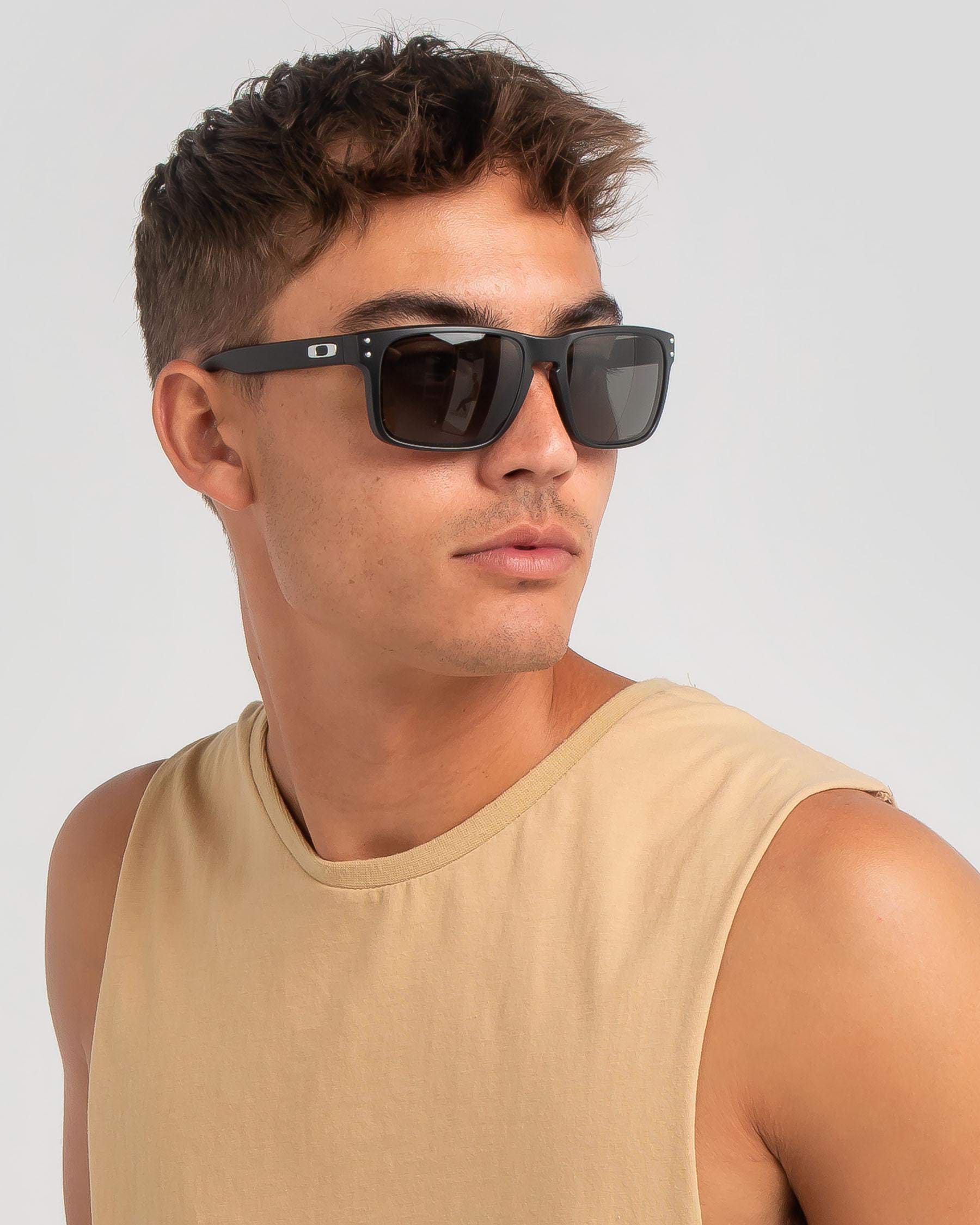 Óculos de Sol Oakley Holbrook - Estilo Icônico com Performance Prizm