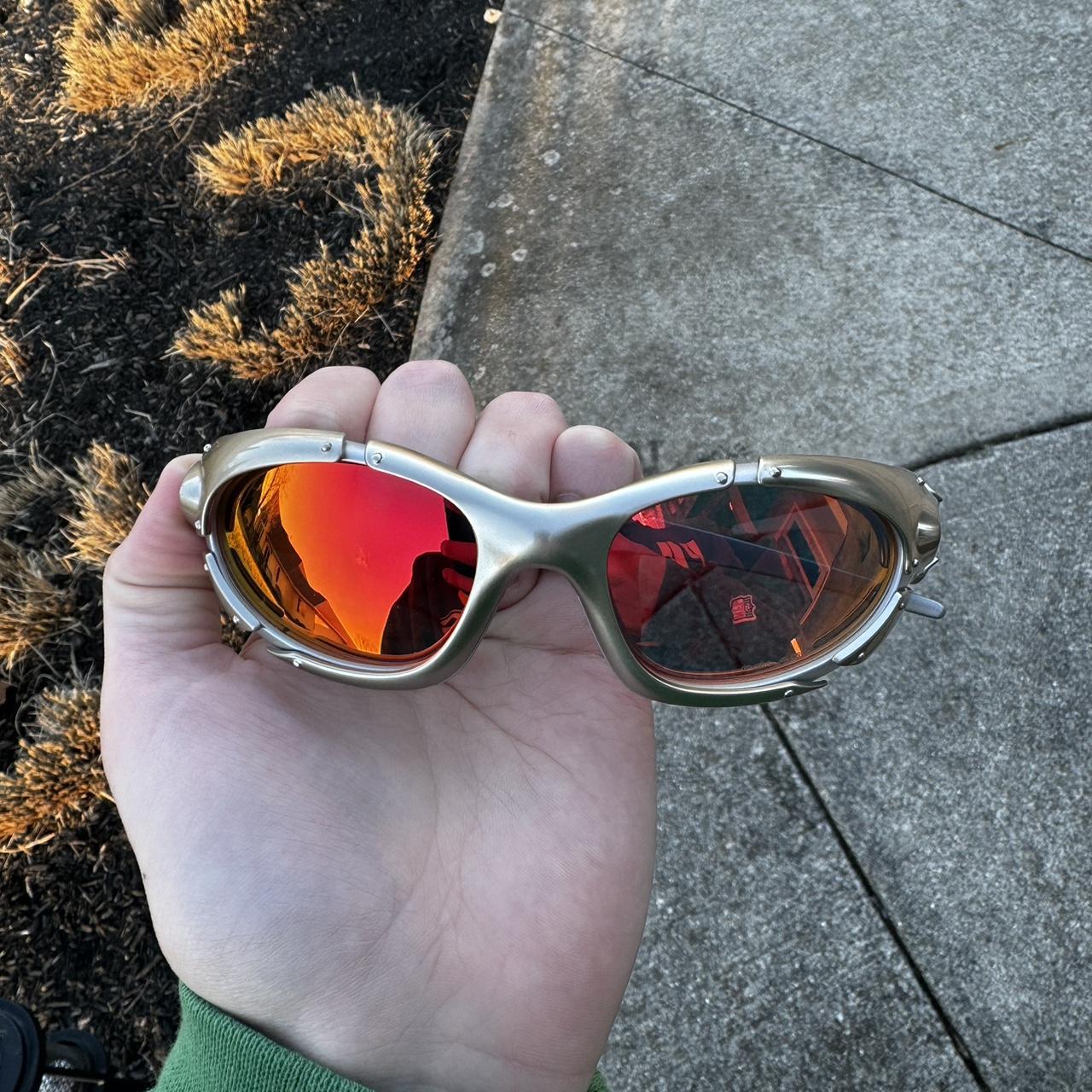 Óculos de Sol Oakley Plate - Um Ícone Vintage e Futurista