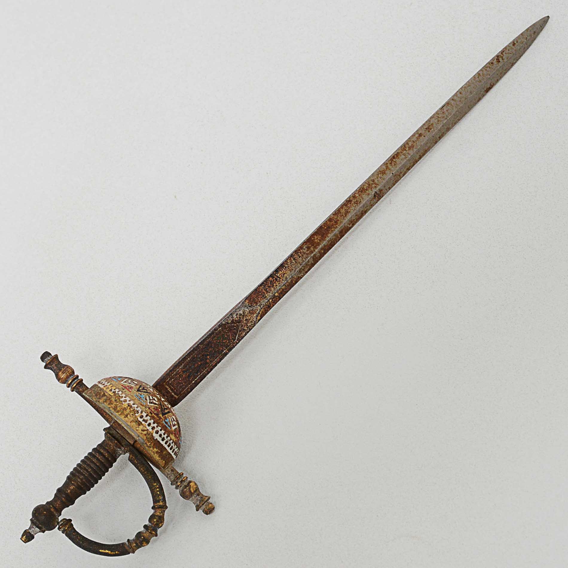 Abridor de Cartas Decorativo em Formato de Espada - Elegância Medieval
