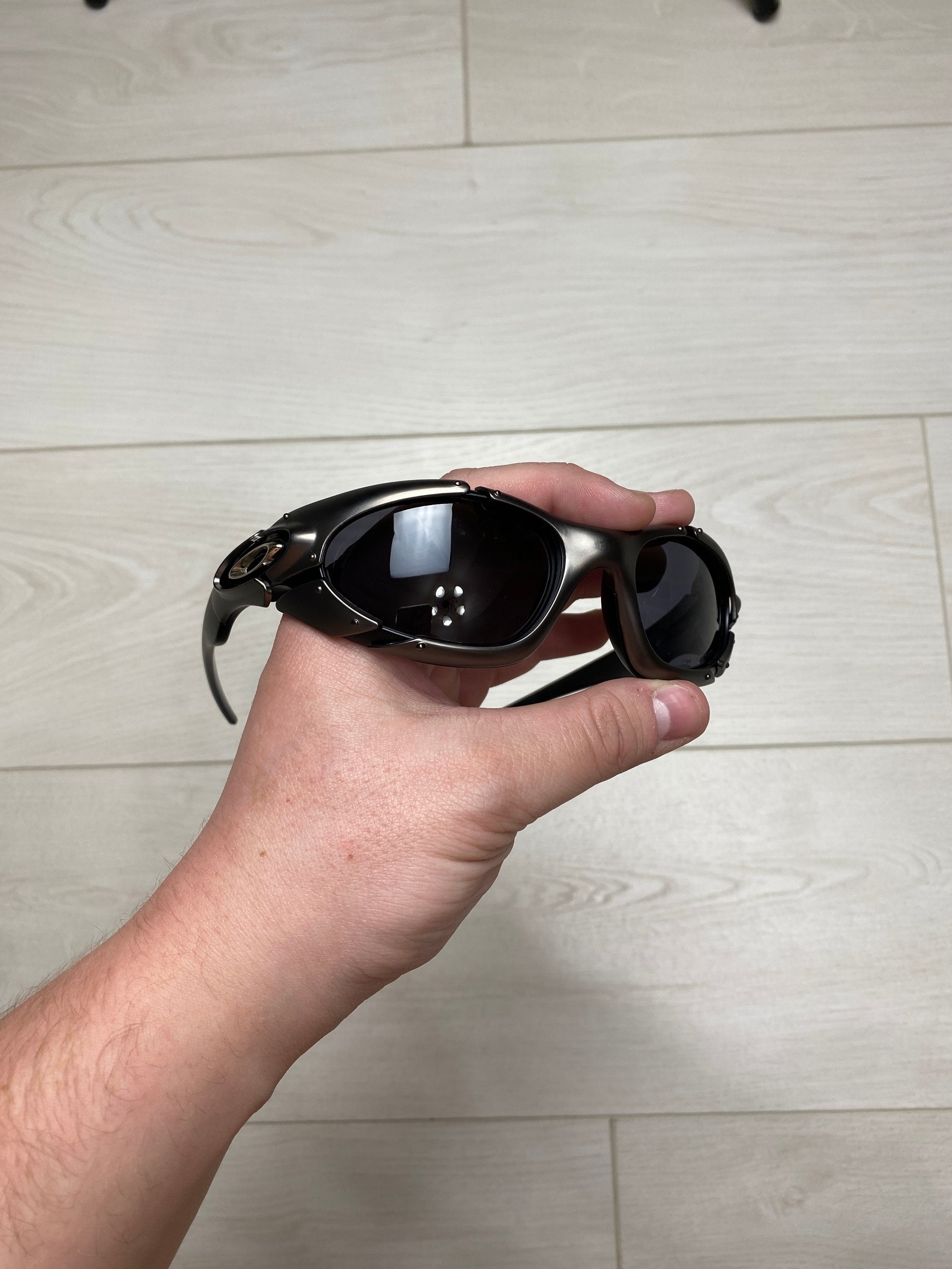 Óculos de Sol Oakley Plate - Um Ícone Vintage e Futurista